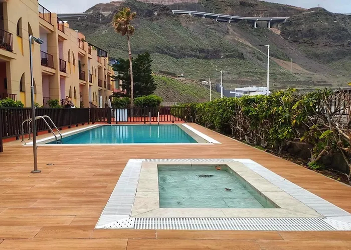 Giraud II - Secluded Beachfront Duplex