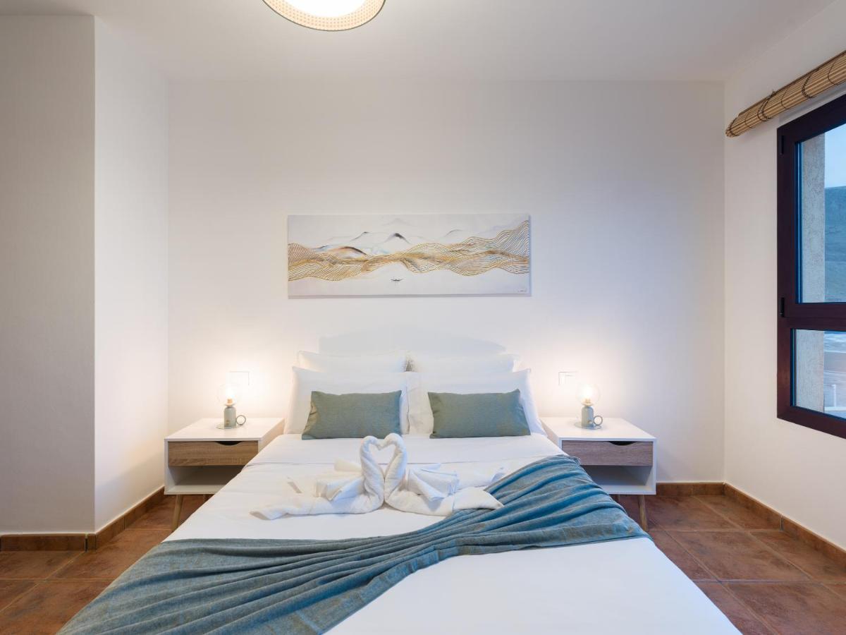 Giraud Ii - Secluded Beachfront Duplex Apartment