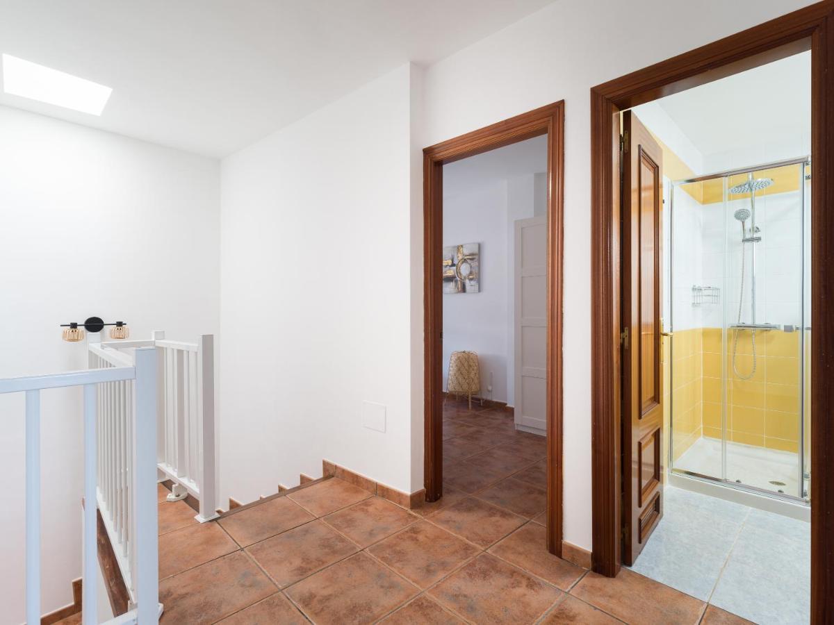 Giraud Ii - Secluded Beachfront Duplex Apartment *