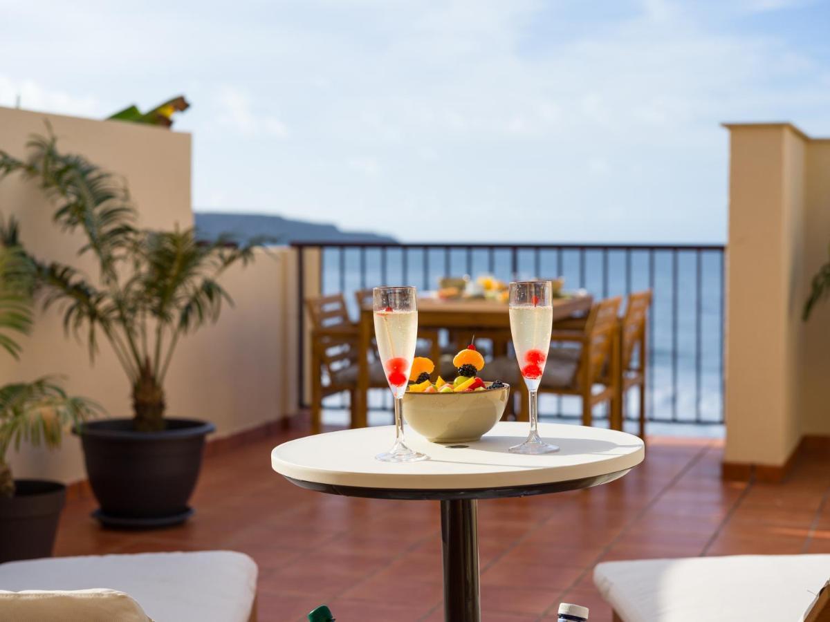 Giraud Ii - Secluded Beachfront Duplex Apartment