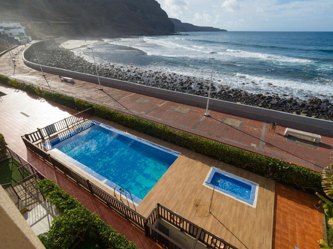 Giraud Ii - Secluded Beachfront Duplex Apartment *