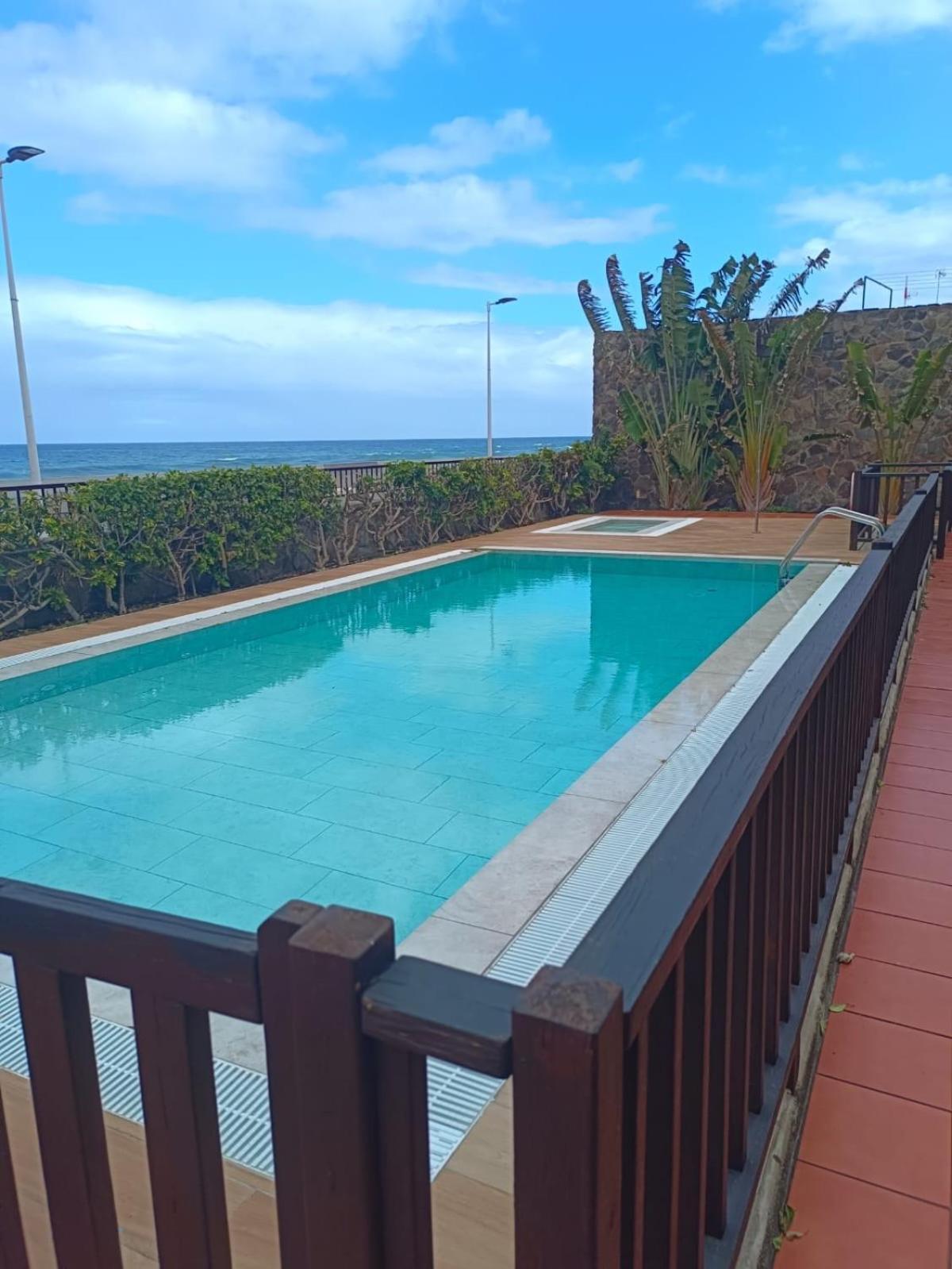 Apartment Giraud Ii - Secluded Beachfront Duplex
